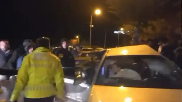 Uşak'ta 2 otomobil çarpıştığı kazada 8 kişi yaralandı
