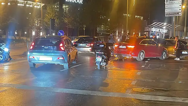 Üsküdar'da saldırıya uğrayan motokurye 5 yerinden bıçaklandı
