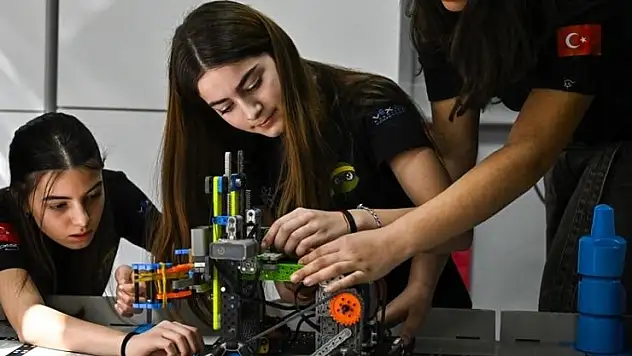 Üsküdarlı gençlerin robotik yolculuğu dünya finallerine ulaştı