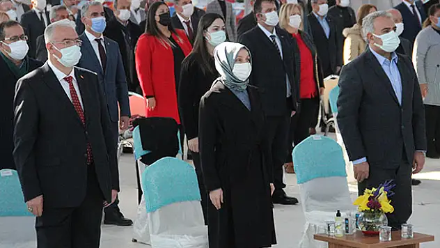 Usta: 'Bütün dünyanın gözü AK Parti'de ve Türkiye'dedir'
