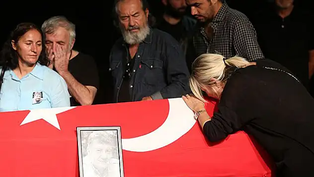 Usta oyuncu Tarık Ünlüoğlu için tören düzenlendi