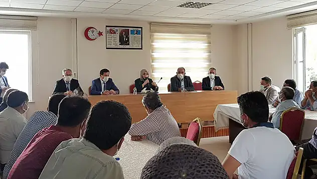 Usta ve beraberindeki heyet çiftçilerle görüştü