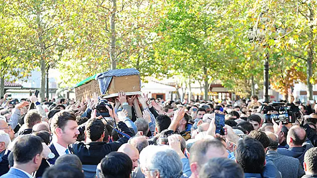 Usta yazar son yolcuğuna uğurlandı