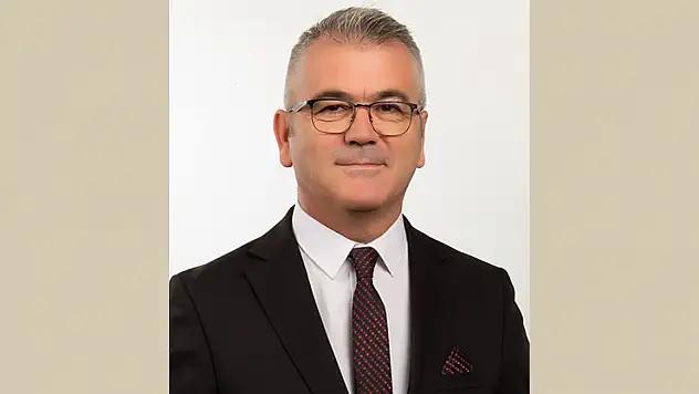 Ustaoğlu: Öğretmenler ileri hedeflere doğru yürümenin itici gücü ve anahtarıdır