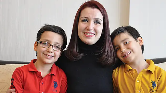 Üstün zekalı ikizleri bilimsel çalışmasına ilham oldu