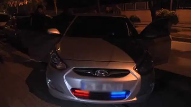 Usulsüz 'çakar' kullanan iki kişi gözaltına alındı