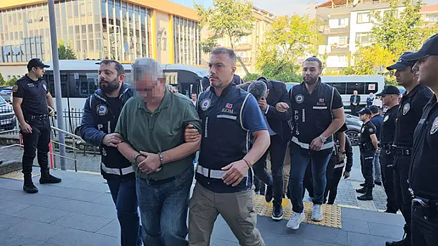 Usulsüz sağlık raporu düzenleyen 3 sağlık çalışanı tutuklandı
