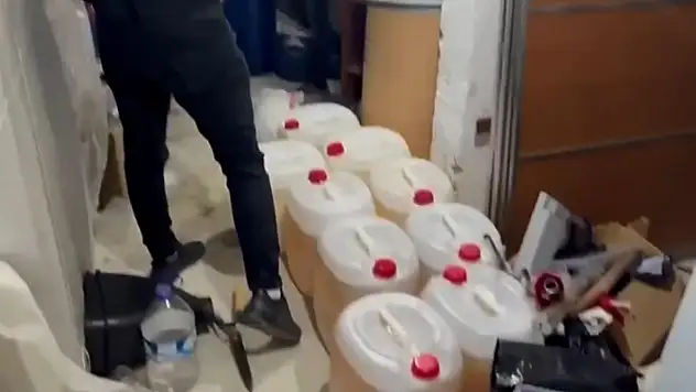 Uyuşturucu imalatçılarına yönelik 'Narkoçelik-17' operasyonu: 1 ton metamfetamin ele geçirildi
