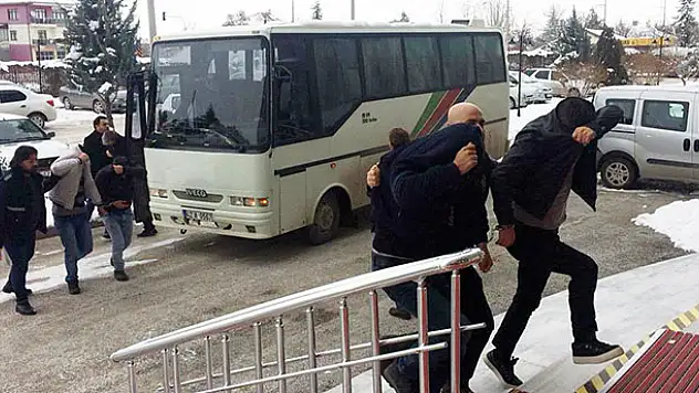 Uyuşturucu operasyonunda gözaltına alınan 17 kişi tutuklandı