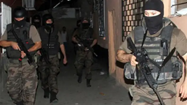 Uyuşturucu tacirlerine İstanbul ve Adana'da şafak operasyonu!