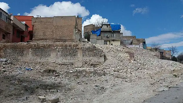 Uyuşturucuyla mücadele kapsamında metruk binalar yıkılıyor