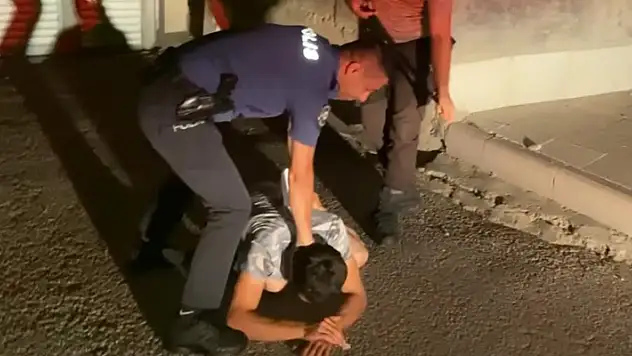 Uyuşturucuyu atıp kaçan şüpheliden polise, 'Bir içimliği zehir ediyorsunuz' sitemi
