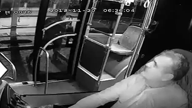 Uzaklaştırma alan koca sokak ortasında dehşet saçtı