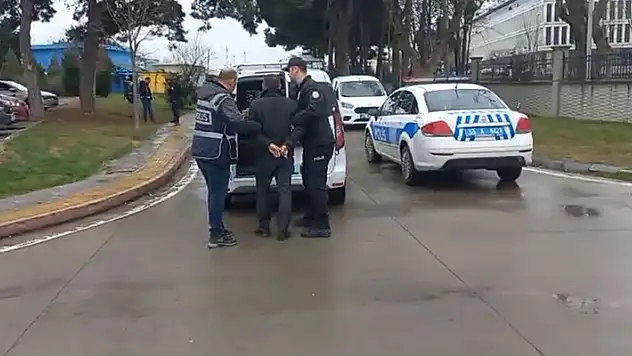 Uzaklaştırma kararı bitince kapıyı kırıp silah doğrulttu: Anne ve kızları KADES'le kurtuldu
