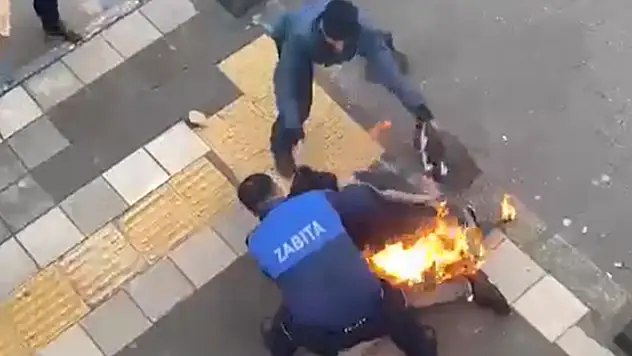 Üzerine benzin döküp kendini ateşe veren seyyar satıcı yaralandı

