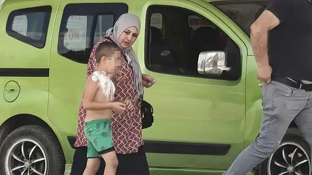Üzerine parfüm sıkıp çakmak yakan çocuk yaralandı
