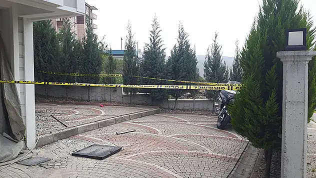 Uzman çavuş cam silerken 3. kattan düştü
