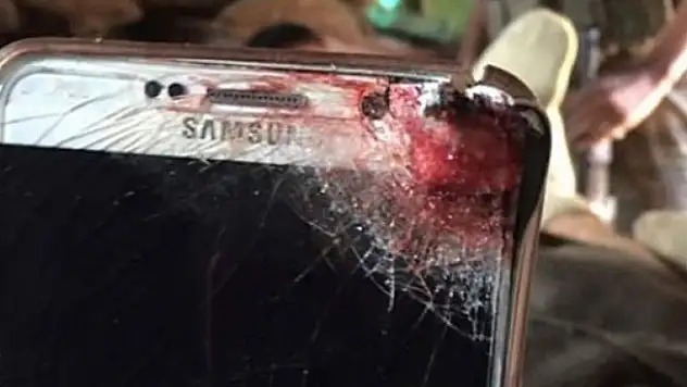 Uzman çavuşun telefonu mermiyi durdurdu!