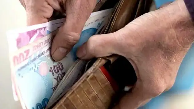 Uzmanı açıkladı: 2025'te emekli olan en az yüzde 30 daha az maaş alacak
