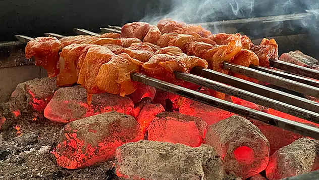 Uzmanı uyardı: Etleri kömür, sağlığınızı riske etmeyin