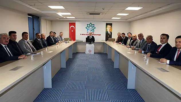 Vali Akın, İl Milli Eğitim Müdürlüğünde Değerlendirme Toplantısına katıldı