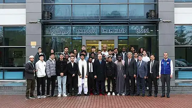 Vali Akın, uluslararası öğrencilerle iftar yaptı