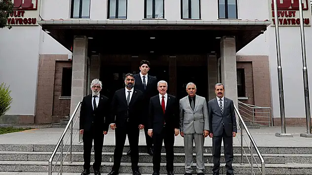 Vali Akın'dan Konya Devlet Tiyatrosu'na ziyaret