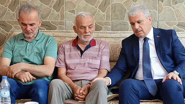 Vali Akın'dan şehit AKUT gönüllüsünün ailesine taziye