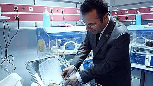 Vali Aksoy üçüz bebekleri ziyaret etti