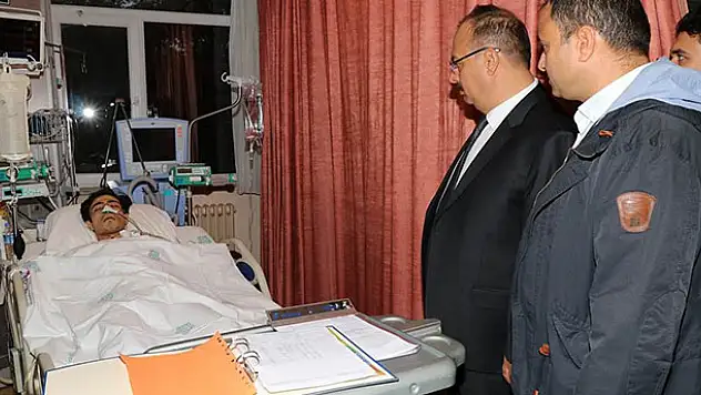 Vali Canbolat'tan bıçaklanan lise öğrencisine ziyaret