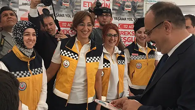 Vali Canbolat'tan 'Yaşama Yol Ver' kampanyasına destek
