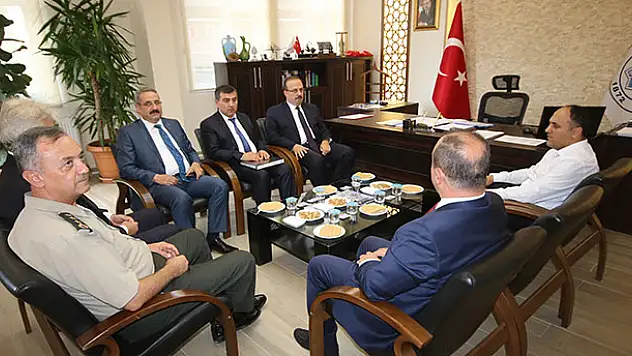 Vali Canpolat, Beyşehir Belediyesi'ni ziyaret etti