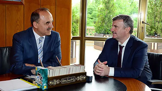 Vali Erol'dan Başkan Akyürek'e Veda Ziyareti