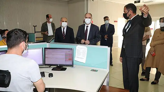 Vali Özkan, 112 Acil Çağrı Merkezi Müdürlüğü'nde incelemelerde bulundu