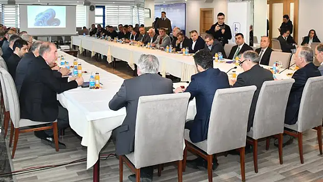 Vali Özkan, Konya Sanayi Odasında sanayicilerin taleplerini dinledi
