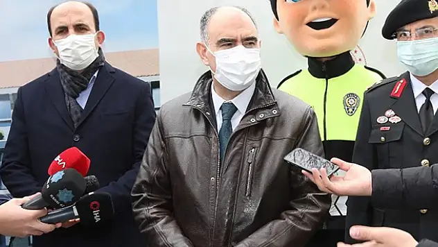 Vali Özkan: 'Kurallara uyarsak çok daha kısa zamanda tümüyle açılmış olabiliriz'