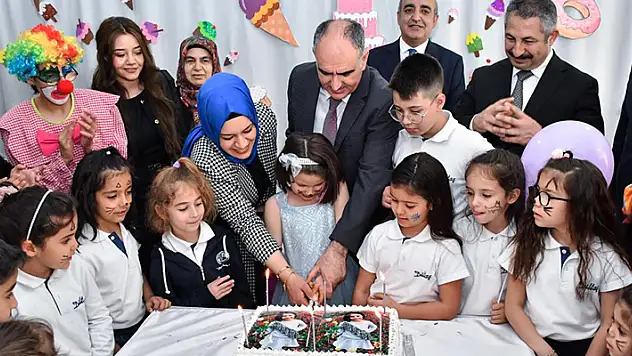Vali Özkan şehit kızının doğum günü sevincine ortak oldu
