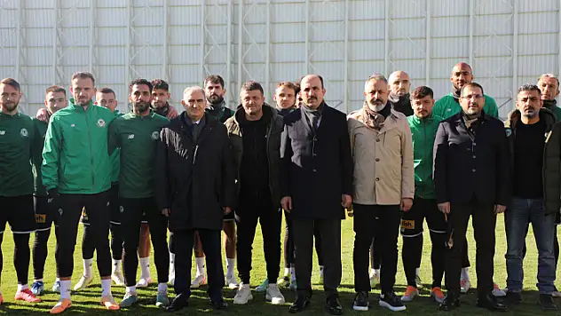 Vali Özkan ve Başkan Altay, Konyaspor'un antrenmanını ziyaret etti