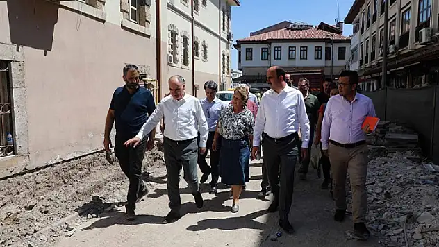 Vali Özkan ve Başkan Altay, Tarihi Valilik Binası restorasyon çalışmalarını yerinde inceledi
