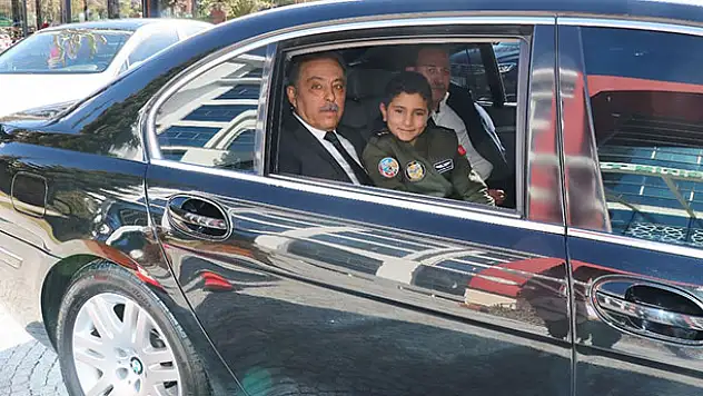 Vali Toprak, küçük çocuğun isteğini geri çevirmedi