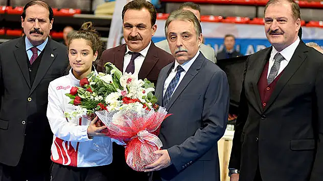 Vali Toprak'tan genç sporculara ziyaret