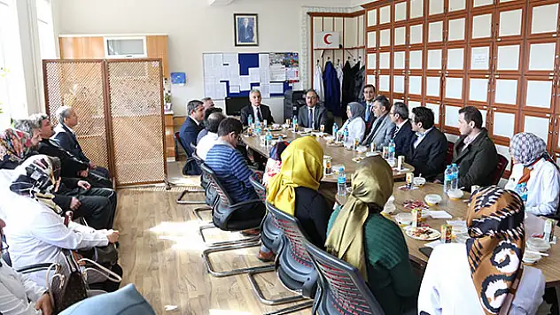 Vali Toprak ve Başkan Kavuş'tan duyarlı öğretmenlere teşekkür ziyareti