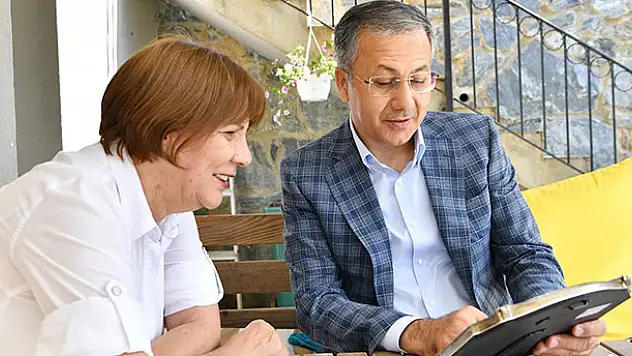 Vali Yerlikaya İlkokulu Öğretmeni Hayriye Bağcı'yı ziyaret etti
