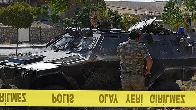 Van'da askeri araç devrildi: 13 yaralı