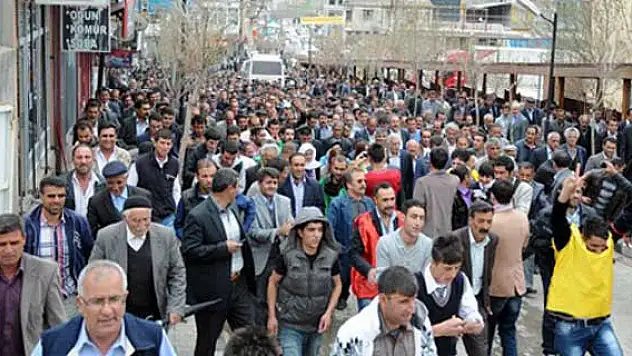 Van'da gergin yürüyüş