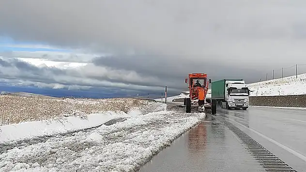 Van'da kar nedeniyle 142 yerleşim birimine ulaşım sağlanamıyor

