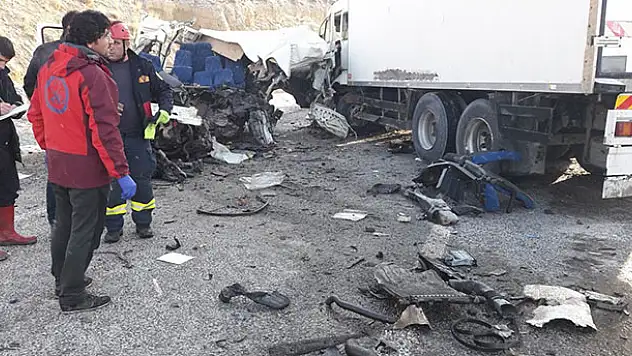 Van'da katliam gibi kaza : 8 ölü, 2 yaralı