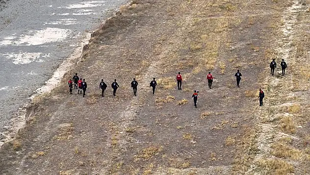Van'da kaybolan üniversite öğrencisini arama çalışmaları 18'inci gününde sürüyor
