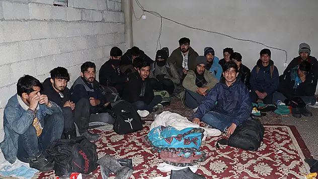 Van'da nisanda 542 kaçak göçmen yakalandı, 102 organizatöre işlem yapıldı
