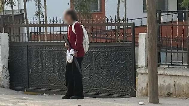 Van'da okula silahla gelen öğrencinin fotoğrafı ortaya çıktı